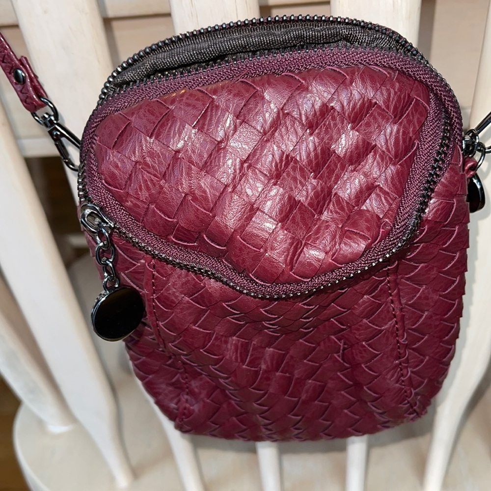 Unbranded cute dark maroon small crossbody bag with 2 zippered compartments. - Picture 7 of 8